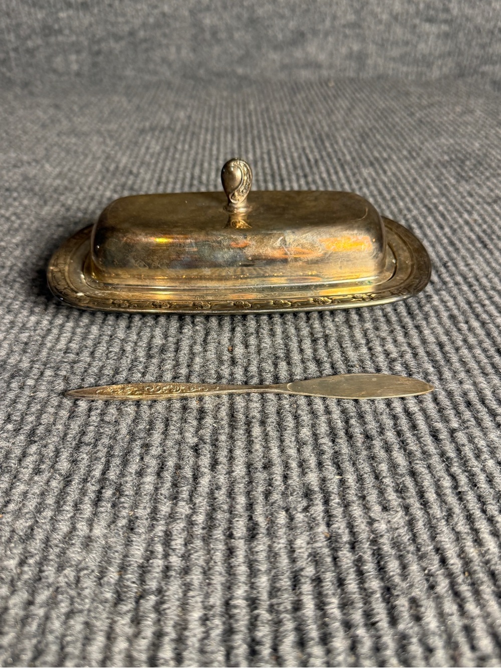 Vintage Oneida Silversmiths Silver-Plated Covered Butter Dish and Knife